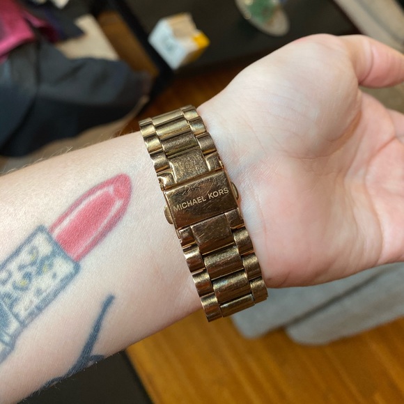 Micheal Kors rose gold watch - Picture 3 of 5